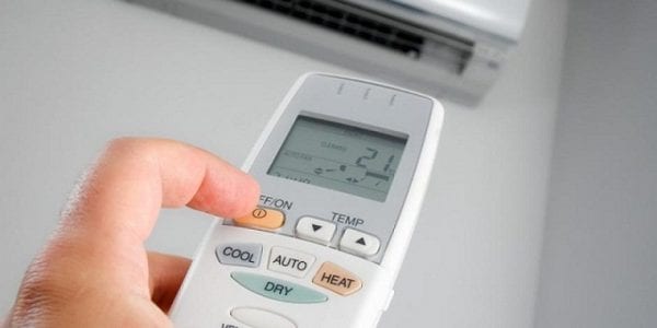 Tắt điều hòa bằng điều khiển từ xa, bạn đang phung phí điện?