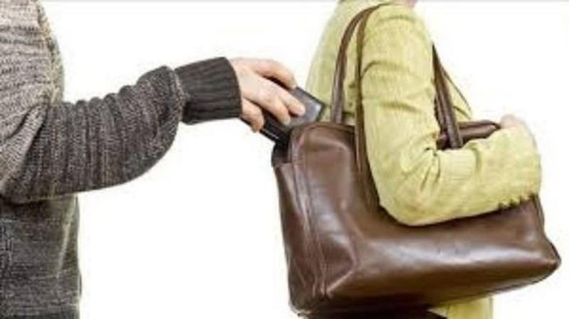 Những chiêu “móc túi” của thợ sửa chữa điều hòa