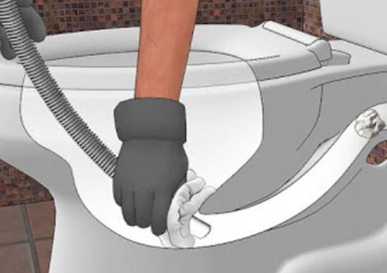 Thông tắc bồn cầu với máy hút bụi đa năng