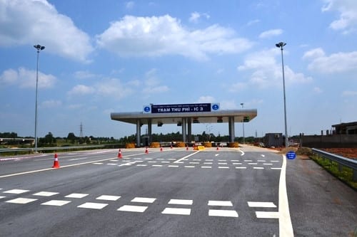 Làm gì khi ô tô gặp sự cố trên cao tốc Nội Bài – Lào Cai?