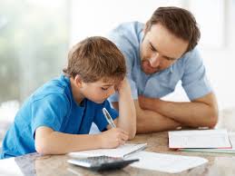 Giúp việc nhà theo giờ chỉ hỗ trợ chứ không thể thay mẹ chăm con.