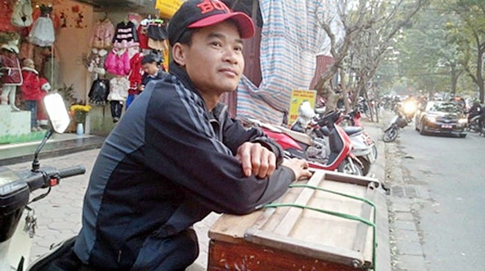 Nghề thợ mộc “di động” những ngày giáp Tết
