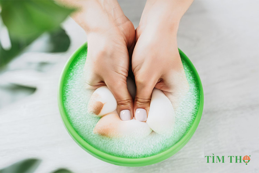 3 Cách làm sạch mút trang điểm dễ dàng mà hiệu quả