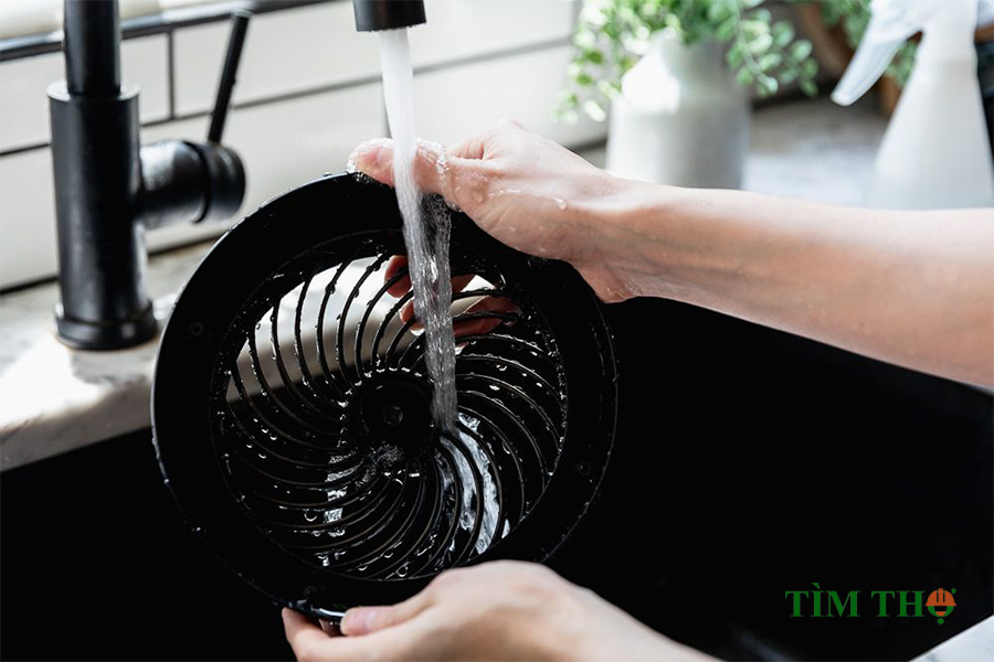 Cách vệ sinh quạt đúng cách loại bỏ bụi bám cứng đầu