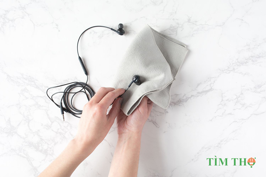 Cách để Vệ sinh Phụ kiện Điện thoại Di động