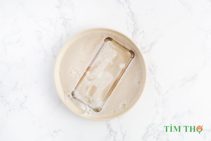 Cách làm sạch ốp điện thoại