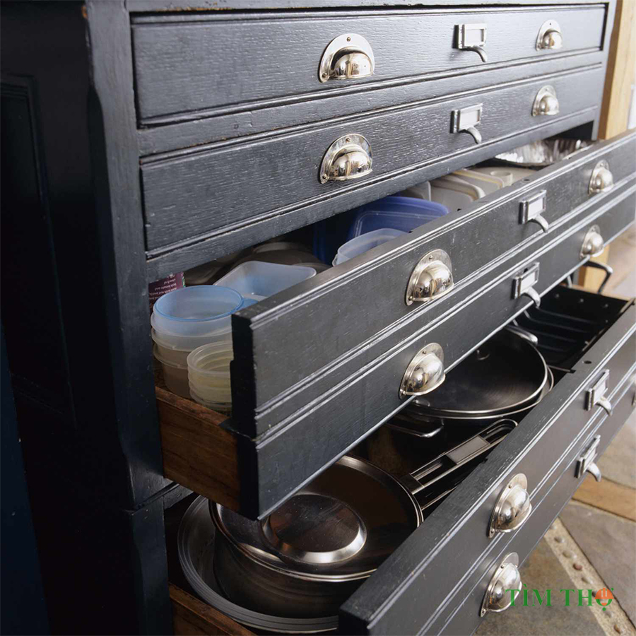13 Cách sắp xếp nắp nồi thông minh trong nhà bếp