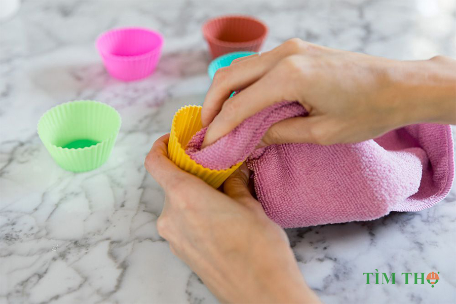 Cách làm sạch dụng cụ nấu ăn bằng silicone