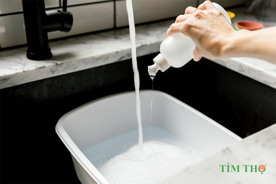 Cách làm sạch dụng cụ nấu ăn bằng silicone