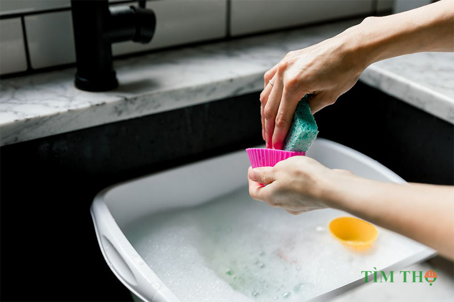 Cách làm sạch dụng cụ nấu ăn bằng silicone