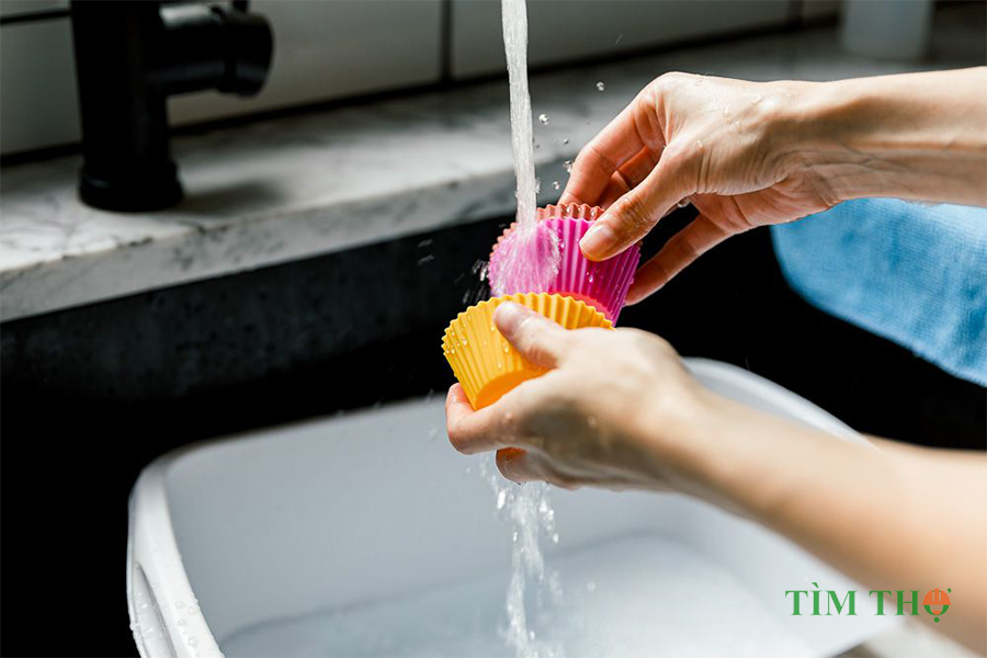 Cách làm sạch dụng cụ nấu ăn bằng silicone