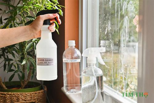 3 Cách tự làm nước lau cửa sổ không để lại vệt kính